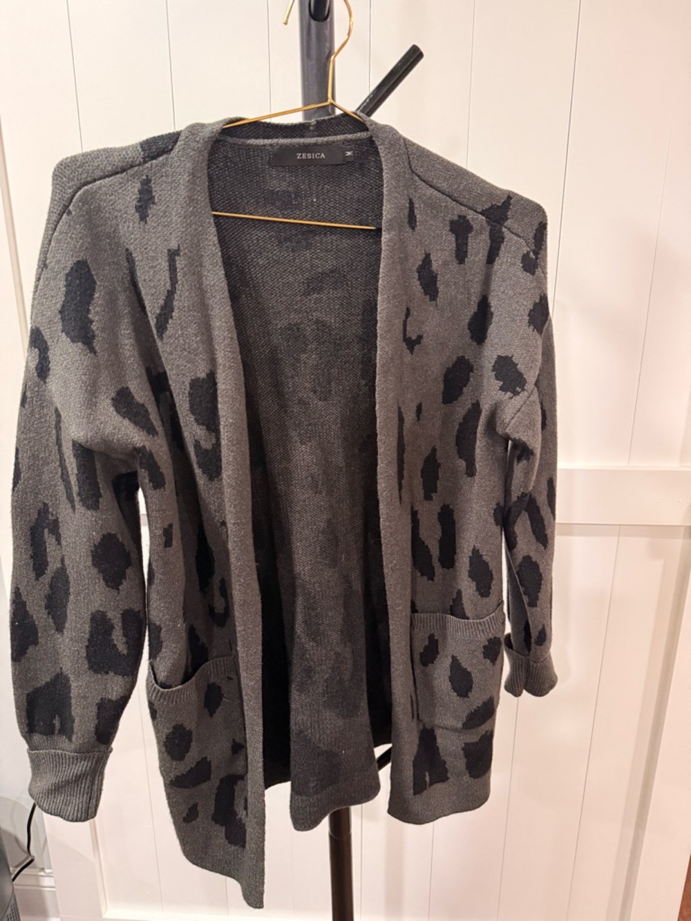 Zesica Gray Leopard Open-Front Women's Cardigan Sweater